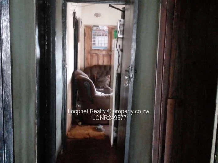 Dzivarasekwa 3-Bed Home with Red Gate, Verandah & Garden