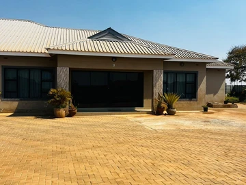 3 Bedroom Flat & Apartment