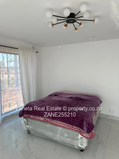 Pomona city stand with 2 bed cottage for sale