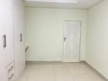 2 Bedroom Flat & Apartment
