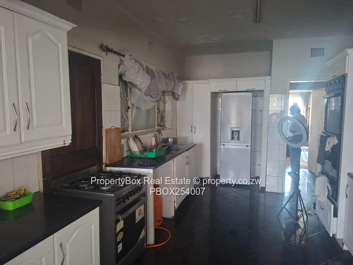 Eastlea Prime Property for Sale suitatble for Offices!