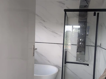 4 Bedroom Flat & Apartment