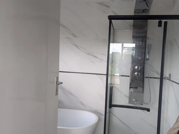 4 Bedroom Flat & Apartment