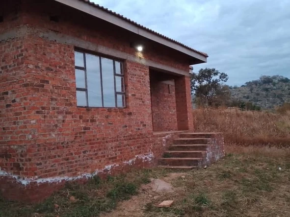 Spacious Family Home in Crowhill Views with Borehole Access