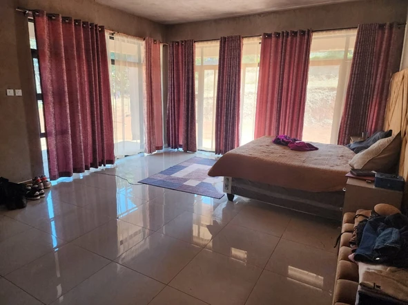 6 Bedroom House