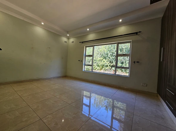 3 Bedroom Flat & Apartment