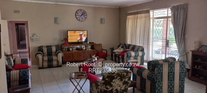  Spacious Family Home with Cottage, Pool & Borehole!