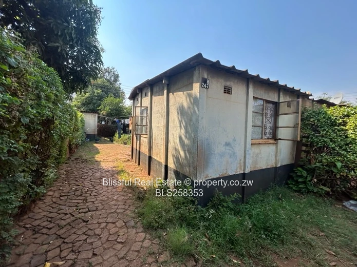 2 roomed cottage for sale in Dzivarasekwa 2-COUNCIL CESSION 