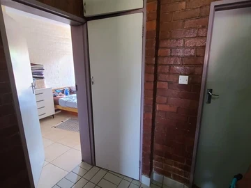 2 Bedroom Flat & Apartment