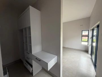 3 Bedroom Flat & Apartment