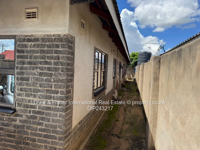 Budiriro Cabs 5 beds house for sale $65k