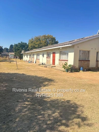 Greendale North: 4-Bed Home on 4200m² with Borehole