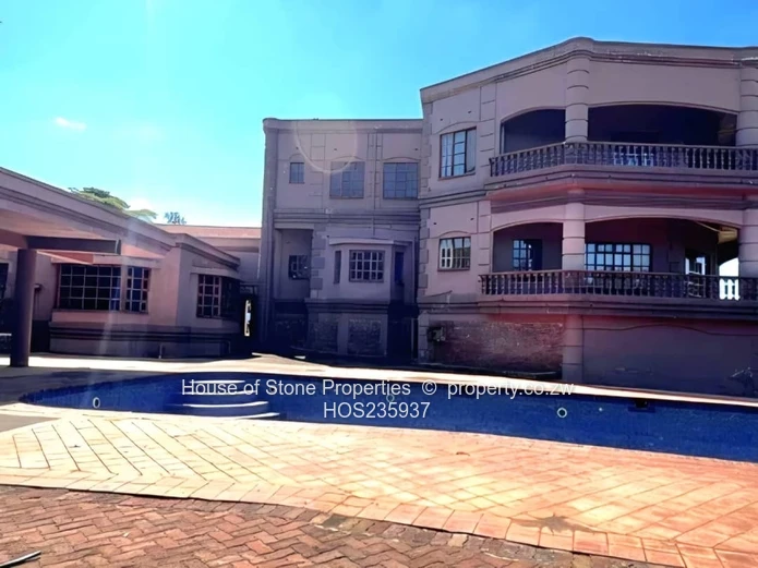 Hogerty Hill: Grand 8-Bed Mansion with Pool