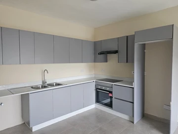 2 Bedroom Flat & Apartment