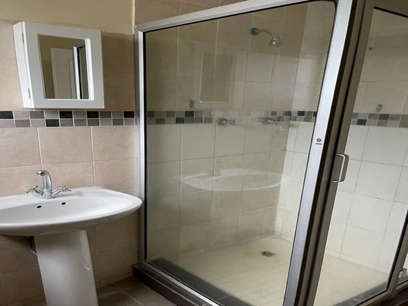 3 Bedroom Flat & Apartment