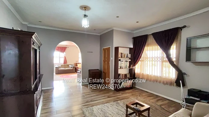 4-Bed Pomona Home with Spacious Living Areas