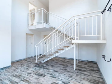 4 Bedroom Flat & Apartment