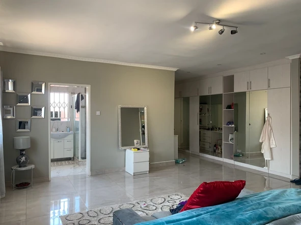 5 Bedroom House