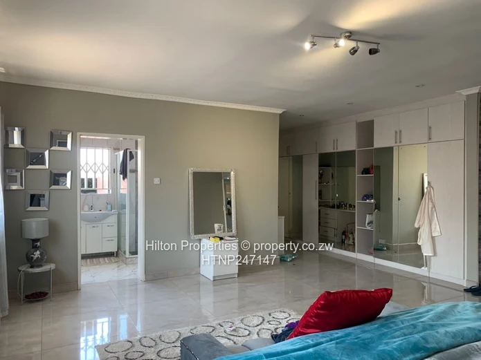 Spacious 5-Bed Parktown Home with Modern Kitchen & Borehole