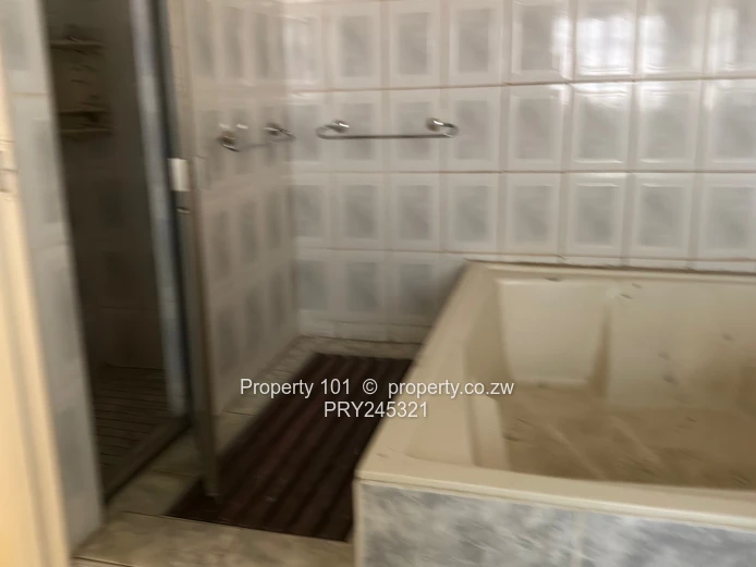 Price on application-Rental 5 bedrooms house in Borrowdale west