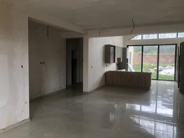 4 Bedroom Garden Flat