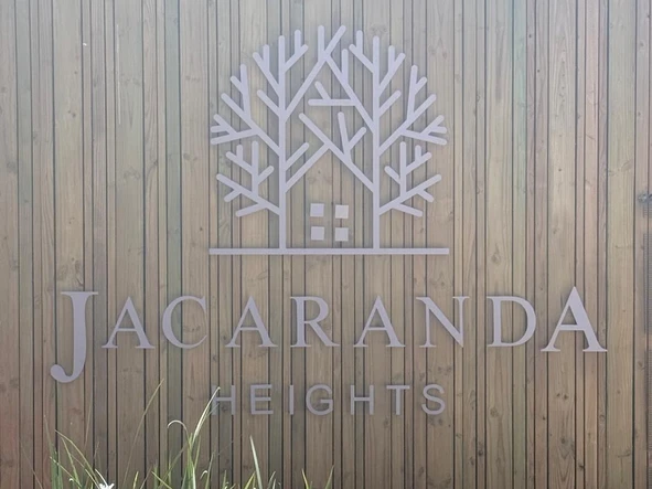 2 Bedroom Flat & Apartment