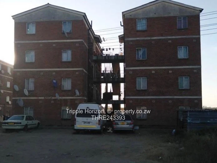 Mufakose 2-Bed Flat — Modern Fitted Kitchen & Parking