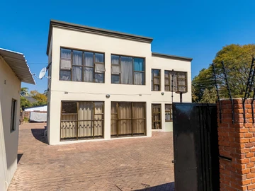 6 Bedroom Flat & Apartment