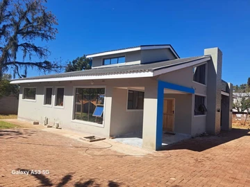 4 Bedroom Flat & Apartment