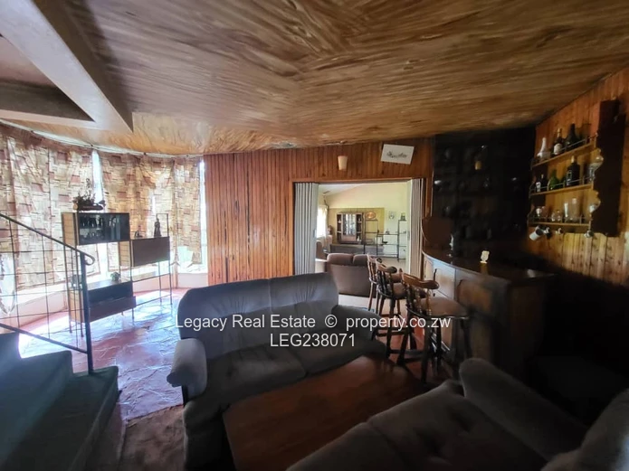 Prime 3,200sqm Stand with House & Staff Quarters