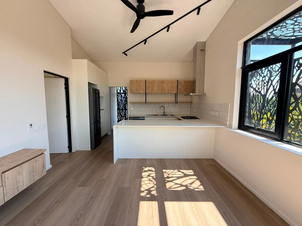 2 Bedroom Flat & Apartment