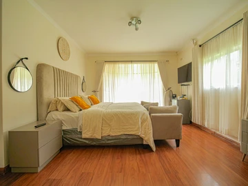 3 Bedroom Flat & Apartment