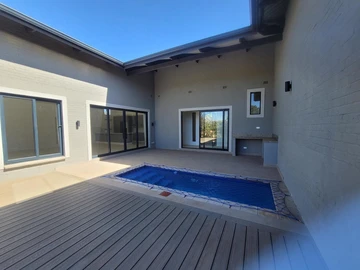 3 Unit Townhouse Complex