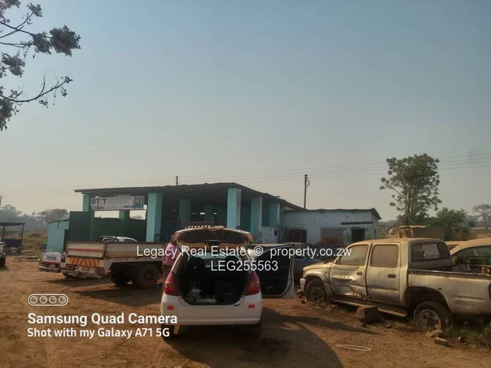 Amaveni Kwekwe Commercial Yard: 2,142m² Workshop & Garage