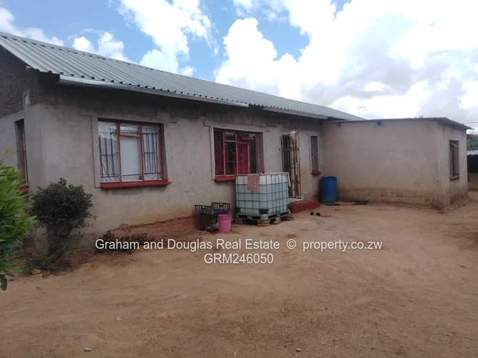 Domboshava Mverechena house for sale