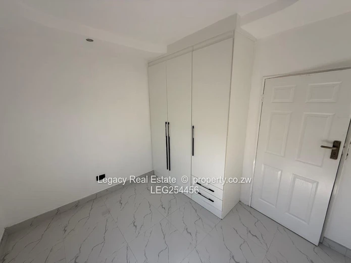 Tynwald 3-Bed: Tiled Living, Fitted Kitchen & Walk-in Closet (Sole Mandate)