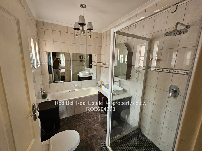 Immaculate 2 bedroom townhouse in well established complex