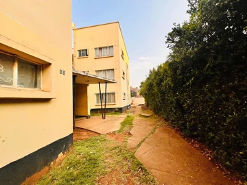 2 Bedroom Flat & Apartment