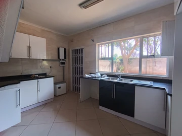 3 Bedroom Flat & Apartment