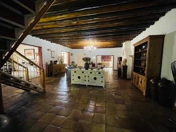 Farm & Agricultural Land