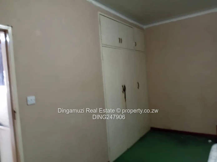 Duplex garden flat in the avenues with great potential for commercialization 