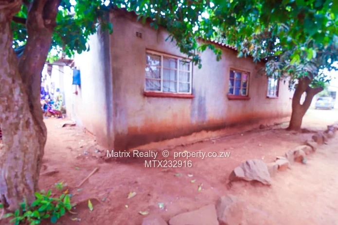 4 Bedroom House for Sale in Kuwadzana
