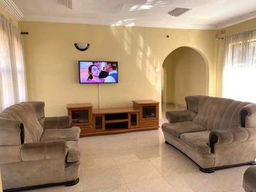 6 Bedroom House