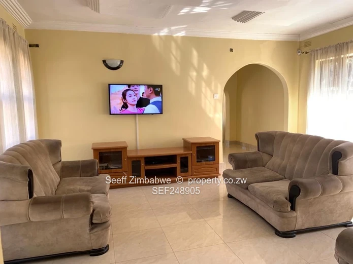 Spacious 6-Bed Glen Lorne Home on 3942m² with Borehole (Sole Mandate)