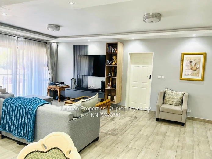 Elegant Upmarket 5 Bedroom Townhouse for Sale.