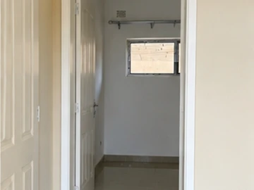 2 Bedroom Flat & Apartment