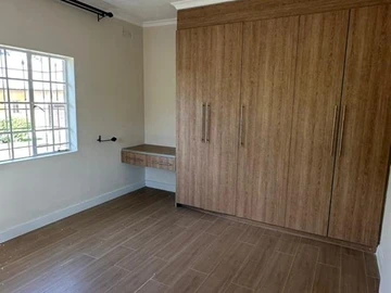 4 Bedroom Flat & Apartment