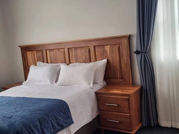 2 Bedroom Flat & Apartment