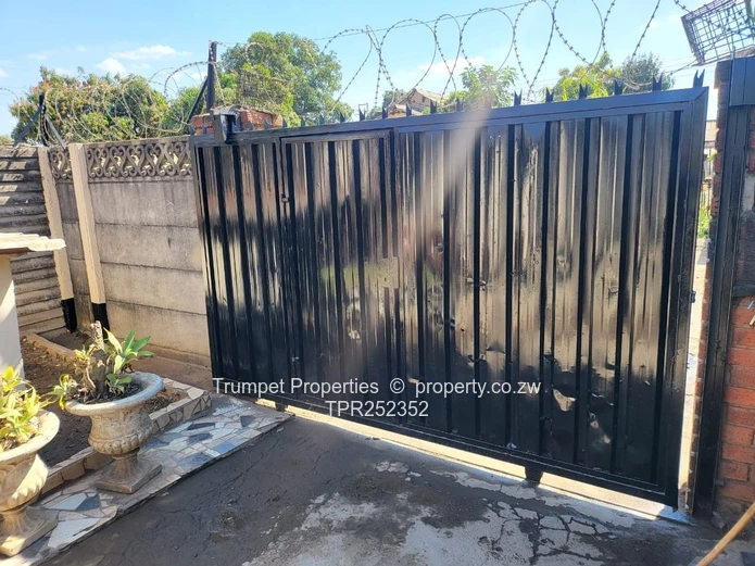 Secure 2-Bed Corehouse in Mufakose — Municipal Water & ZESA
