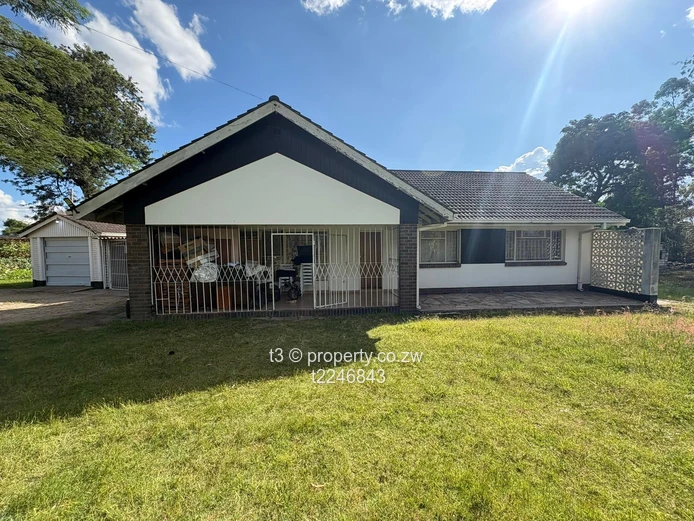 Hatfield 3-Bed Home on 4,865m² — Borehole & Big Yard